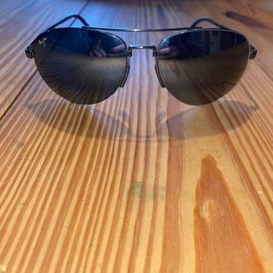Like new Maui Jim pilot aviators